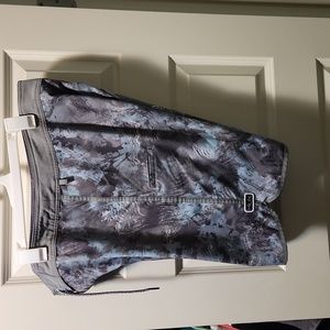 Huk size 34 boardshorts